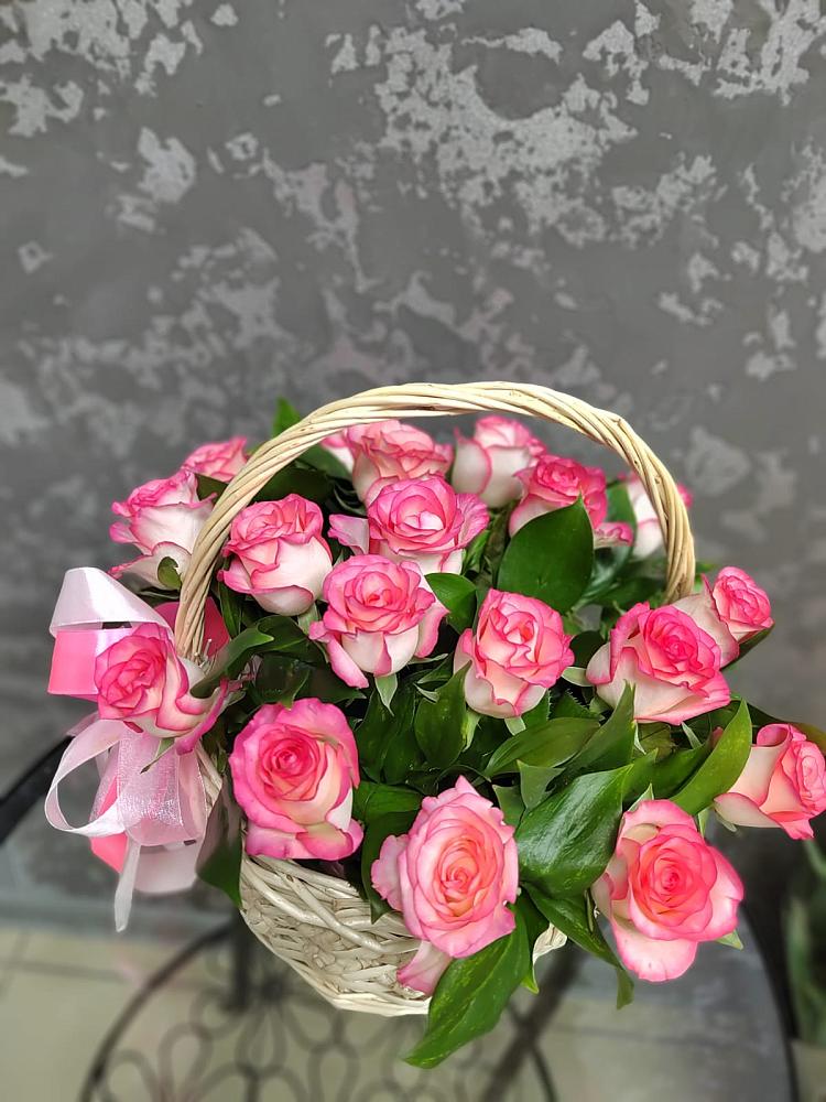 Цветочная композиция из Розы в корзине в Суздали