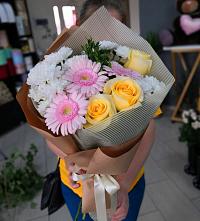 Букет цветов из:  Герберы, Розы и Хризантемы в Суздали