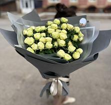 Букет Белые кустовые розы Солинеро в Суздали