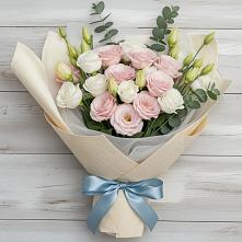 Букет цветов из:  Лизиантусы в Суздали