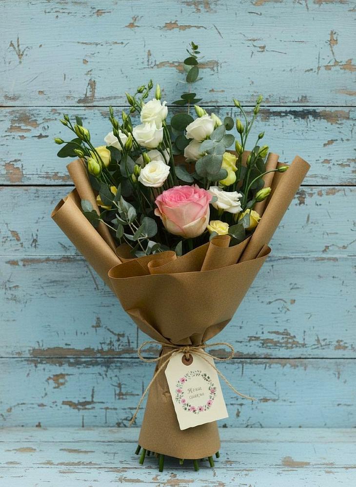 Букет цветов из: Розы и Лизиантусы в Суздали