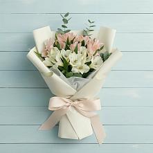 Букет цветов из:  Альстромерии в Суздали