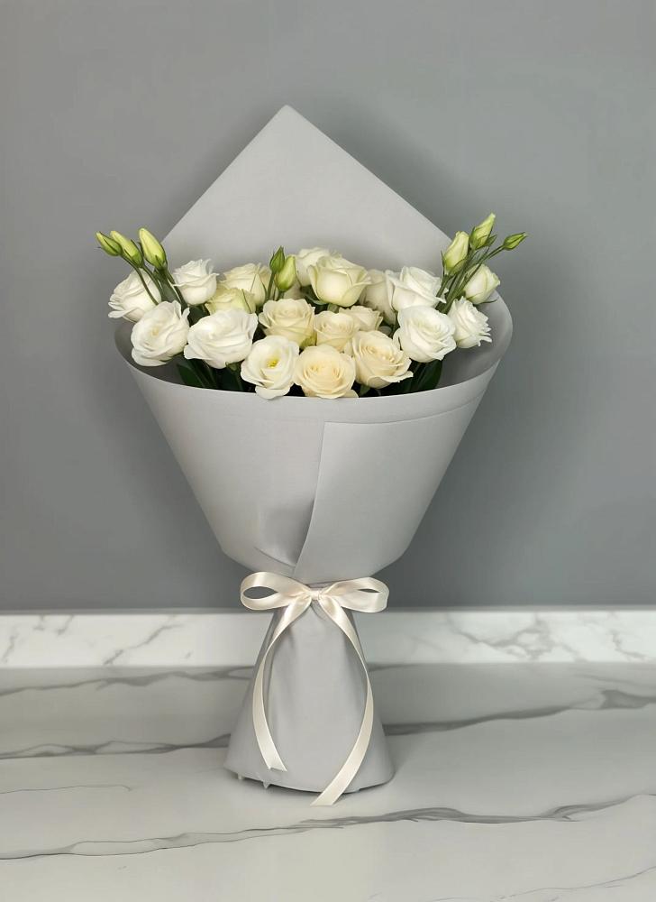 Букет цветов из: Розы и Лизиантусы в Суздали