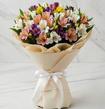 Букет цветов из:  Альстромерии в Суздали