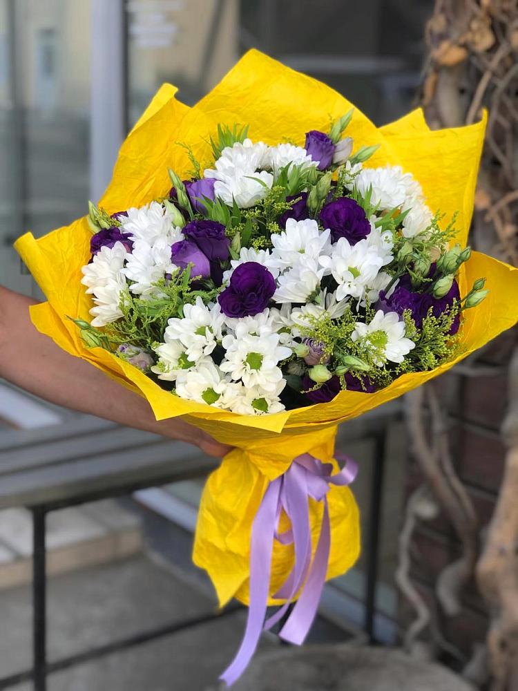 Букет цветов из: Ирисы, Хризантемы и Ромашки в Суздали
