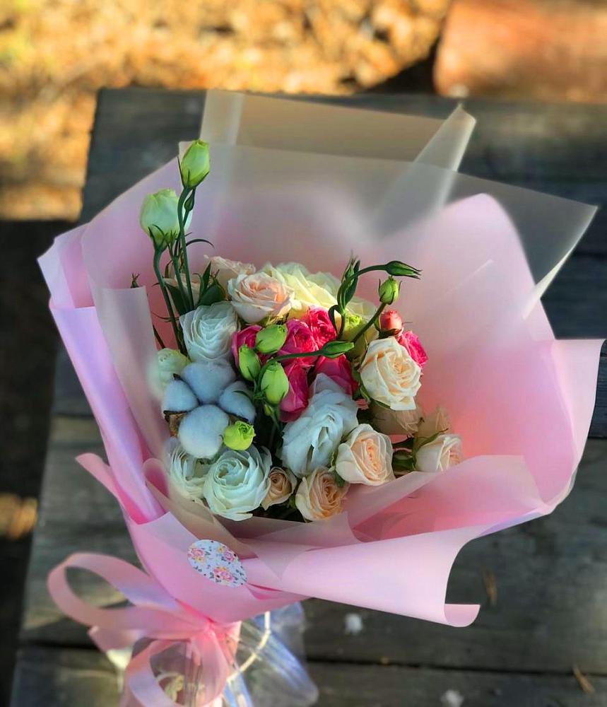 Букет цветов из: Розы и Лизиантусы в Суздали