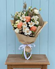 Букет цветов из:  Альстромерии, Лизиантусы, Розы и Хризантемы в Суздали