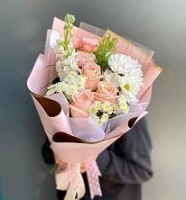 Букет цветов из:  Хризантемы и Розы в Суздали