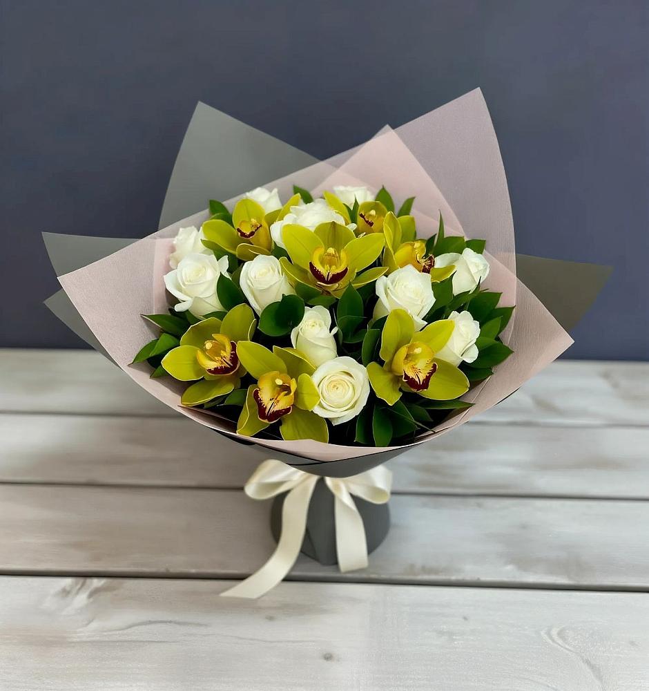 Букет цветов из: Орхидеи и Розы в Суздали