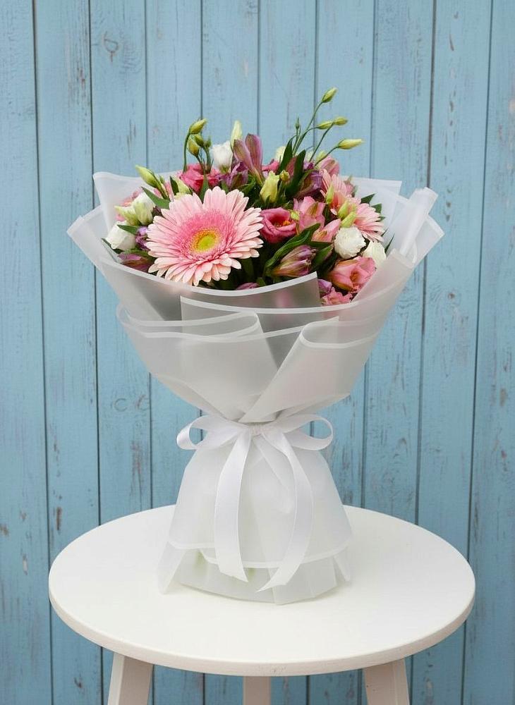 Букет цветов из: Герберы, Альстромерии и Лизиантусы в Суздали