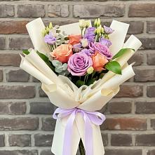 Букет цветов из:  Лизиантусы и Розы в Суздали