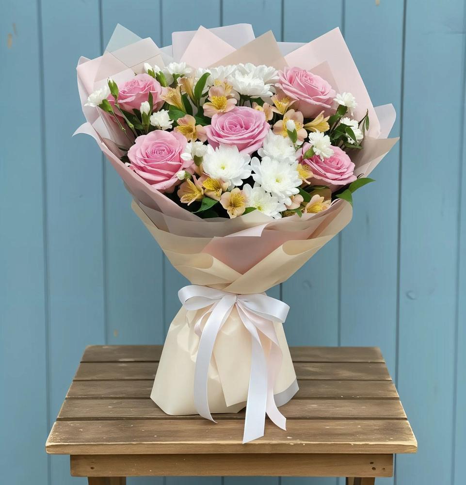 Букет цветов из: Гвоздики, Орхидеи и Розы в Суздали