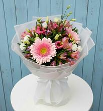 Букет цветов из:  Герберы, Альстромерии и Лизиантусы в Суздали