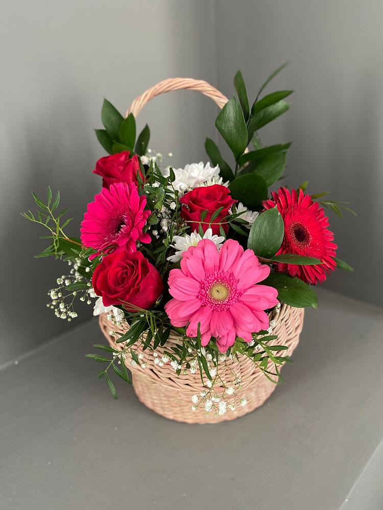 Цветочная композиция из Розы, Хризантемы и Герберы в корзине в Суздали