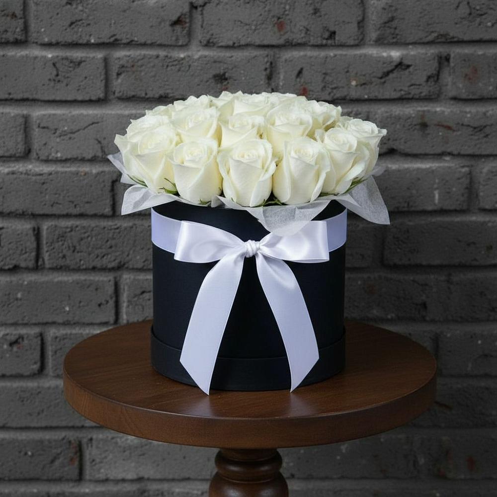 Цветочная композиция из Розы в шляпной коробке в Суздали