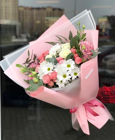 Букет цветов из: Розы, Лизиантусы и Хризантемы в Суздали