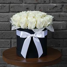 Цветочная композиция из Розы в шляпной коробке в Суздали