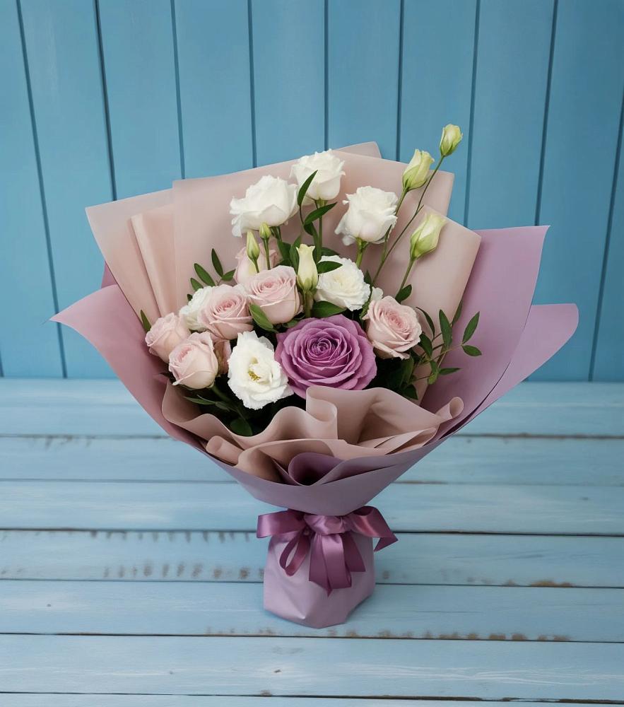 Букет цветов из: Розы и Лизиантусы в Суздали